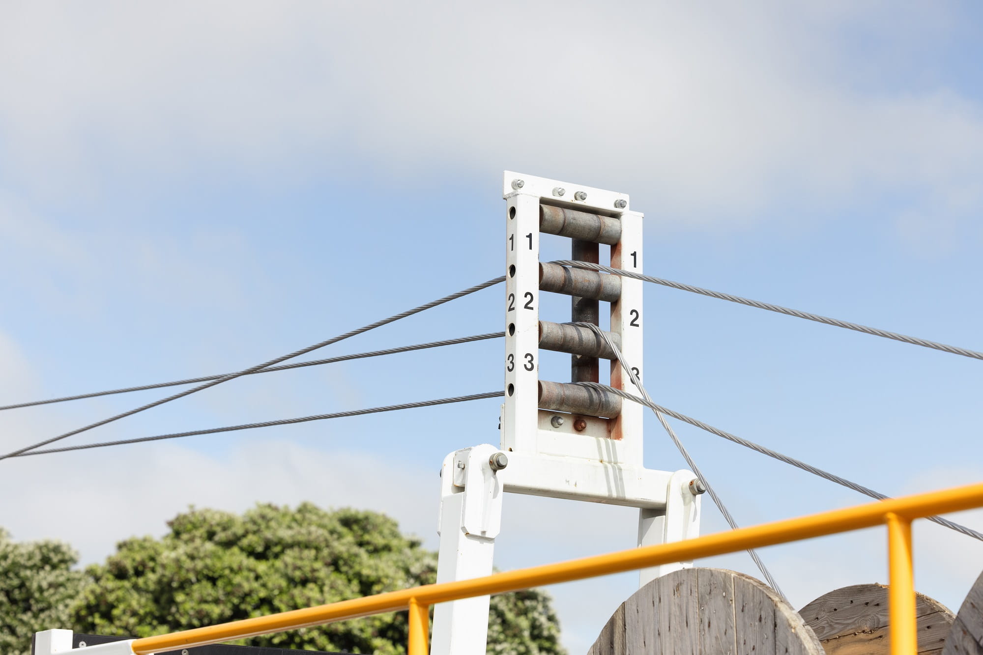 Power cable being thread through a cable machine
